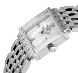 שעון לאישה טיסו TISSOT T02118171 כסוף מרובע לוח צדף